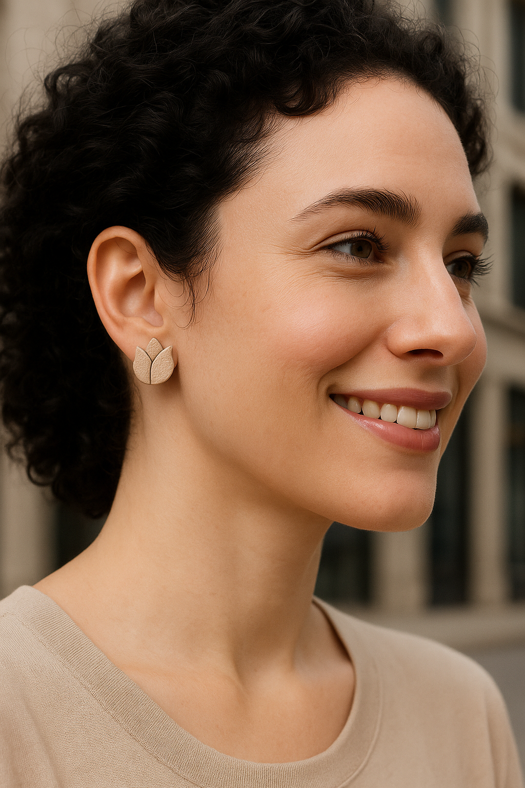 Tulip Stud Beige